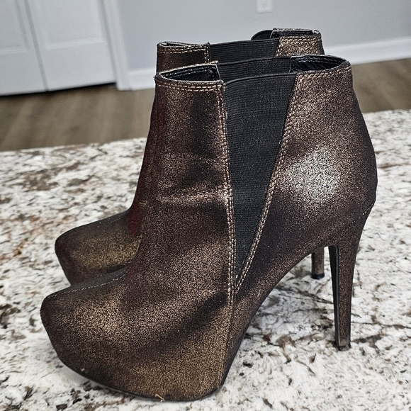 Rock & Republic Metallic Bronze Platform Heeled Ankle Bootie Size 8.5 - Picture 1 of 9